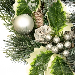 Венок "Сосновый с шишками и остролистом" (011NF)